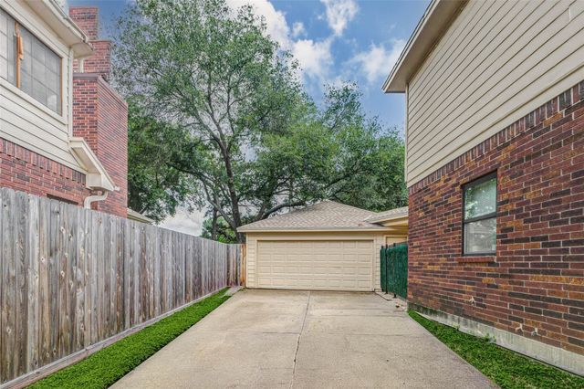 17322 Meadow Heights Drive, Houston, TX 77095