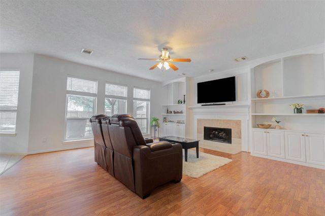 17322 Meadow Heights Drive, Houston, TX 77095