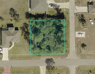 800 W 9th ST, Lehigh Acres, FL 33972