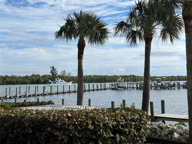 6142 SE Landing Way 6, Stuart, FL 34997