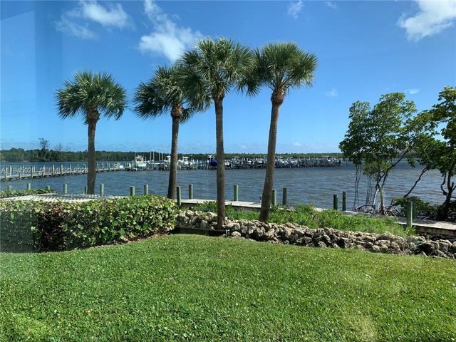 6142 SE Landing Way 6, Stuart, FL 34997