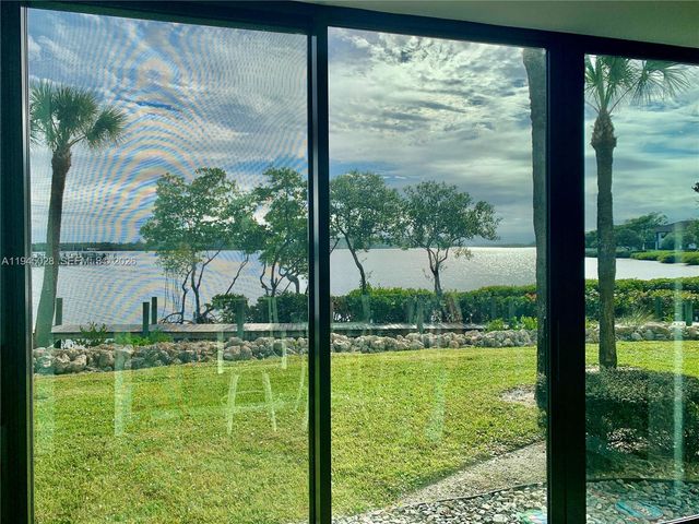 6142 SE Landing Way 6, Stuart, FL 34997