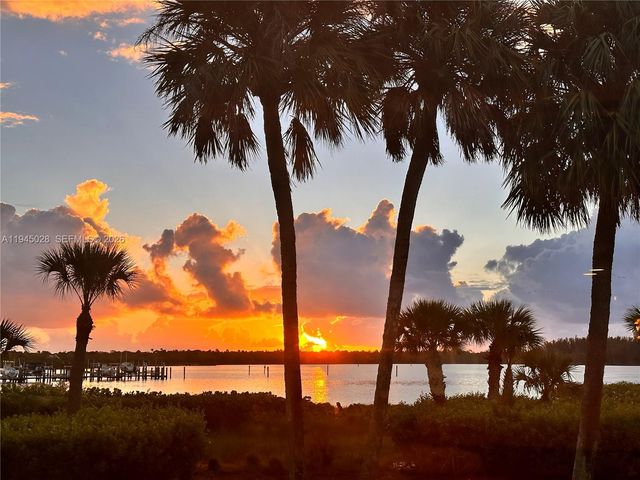 6142 SE Landing Way 6, Stuart, FL 34997