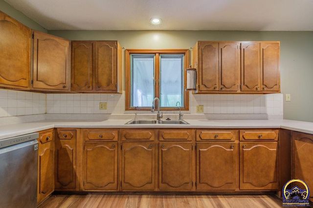 5020 SE 7th St, Tecumseh, KS 66542