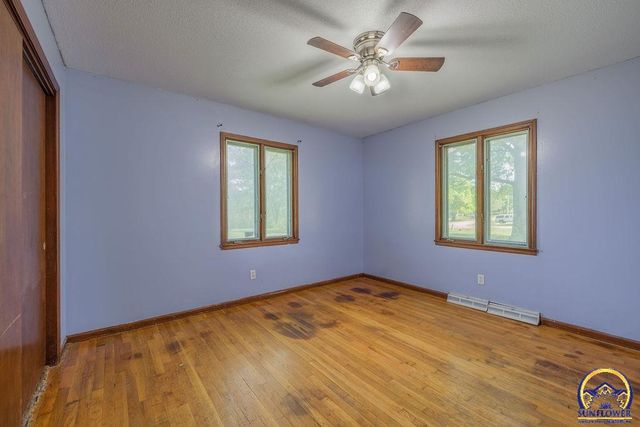 5020 SE 7th St, Tecumseh, KS 66542