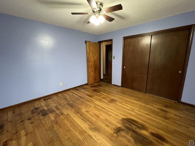 5020 SE 7th St, Tecumseh, KS 66542