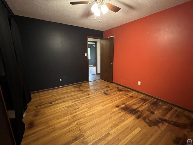 5020 SE 7th St, Tecumseh, KS 66542