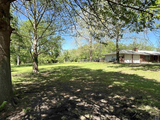 5020 SE 7th St, Tecumseh, KS 66542
