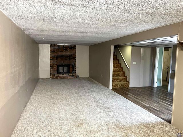 5020 SE 7th St, Tecumseh, KS 66542