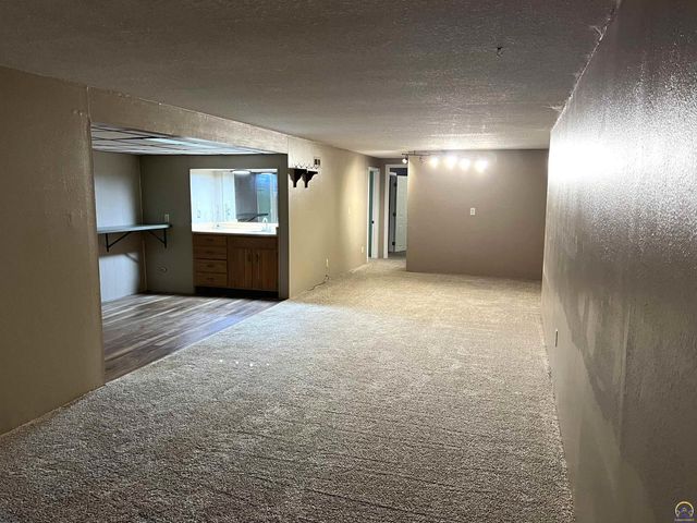 5020 SE 7th St, Tecumseh, KS 66542
