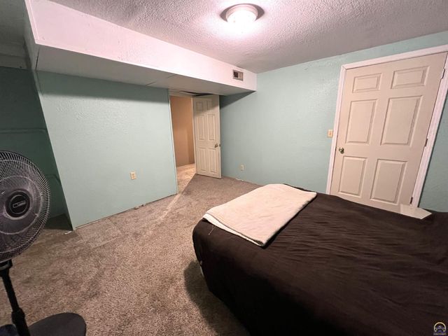 5020 SE 7th St, Tecumseh, KS 66542