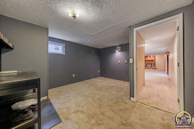 5020 SE 7th St, Tecumseh, KS 66542