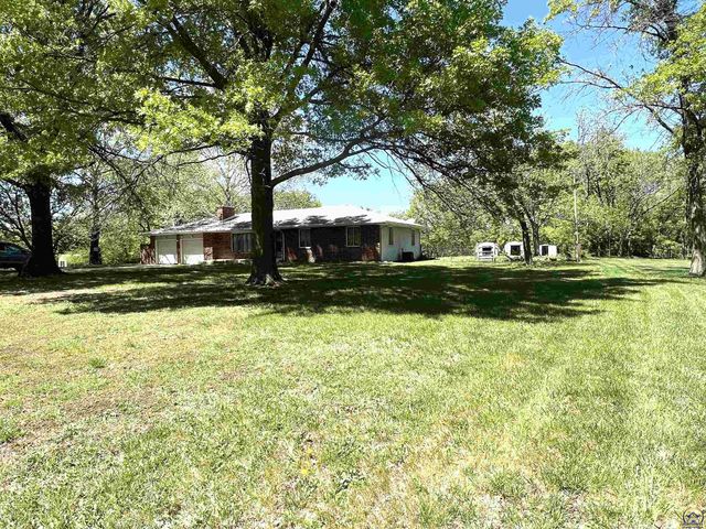 5020 SE 7th St, Tecumseh, KS 66542