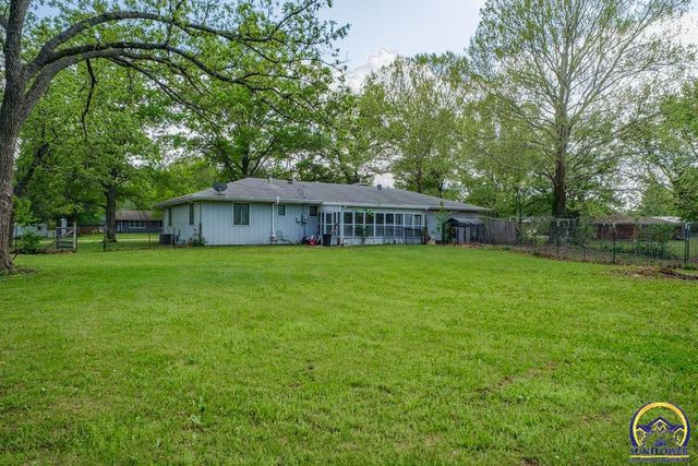 5020 SE 7th St, Tecumseh, KS 66542