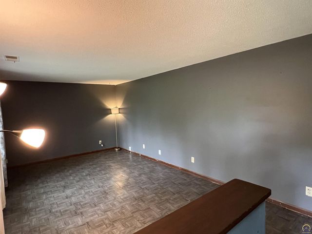 5020 SE 7th St, Tecumseh, KS 66542