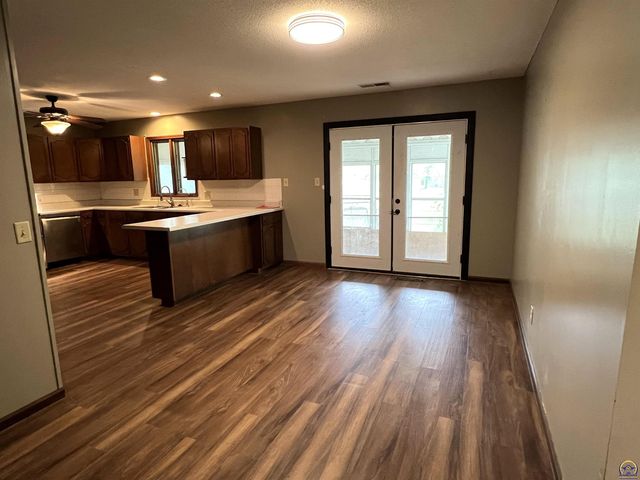 5020 SE 7th St, Tecumseh, KS 66542