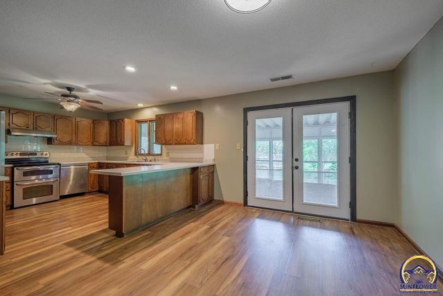 5020 SE 7th St, Tecumseh, KS 66542