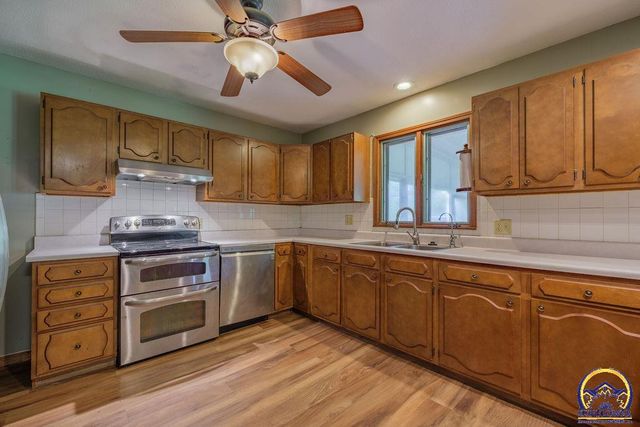 5020 SE 7th St, Tecumseh, KS 66542