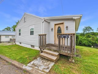 2538 3rd Avenue, Nitro, WV 25143