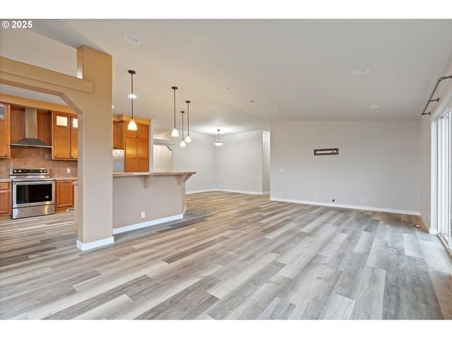 135 Sw WAKONDA BEACH Rd, Waldport, OR 97394