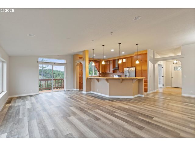 135 Sw WAKONDA BEACH Rd, Waldport, OR 97394