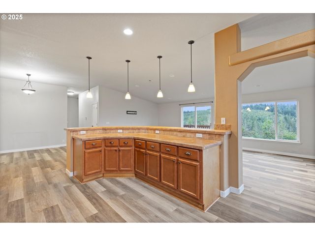 135 Sw WAKONDA BEACH Rd, Waldport, OR 97394