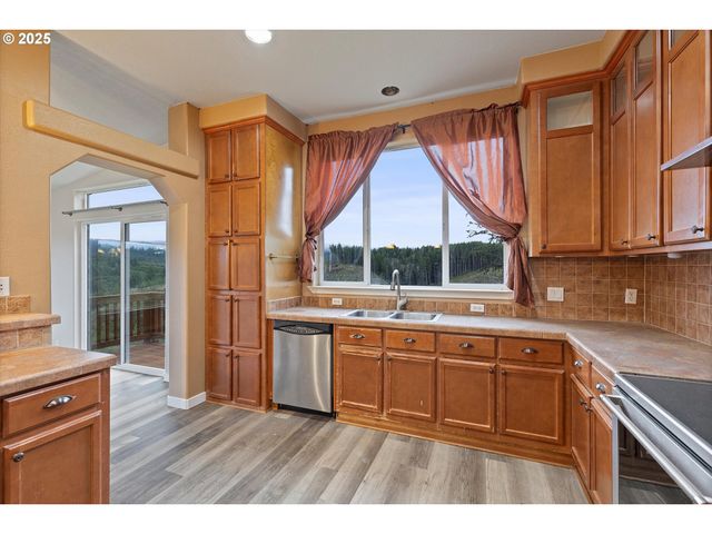 135 Sw WAKONDA BEACH Rd, Waldport, OR 97394