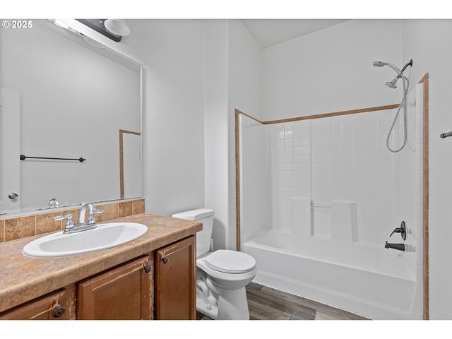 135 Sw WAKONDA BEACH Rd, Waldport, OR 97394