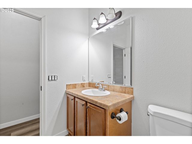 135 Sw WAKONDA BEACH Rd, Waldport, OR 97394