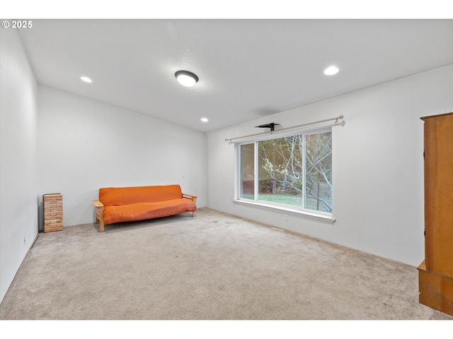 135 Sw WAKONDA BEACH Rd, Waldport, OR 97394