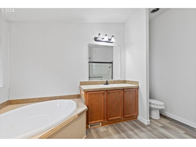 135 Sw WAKONDA BEACH Rd, Waldport, OR 97394