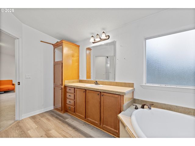 135 Sw WAKONDA BEACH Rd, Waldport, OR 97394