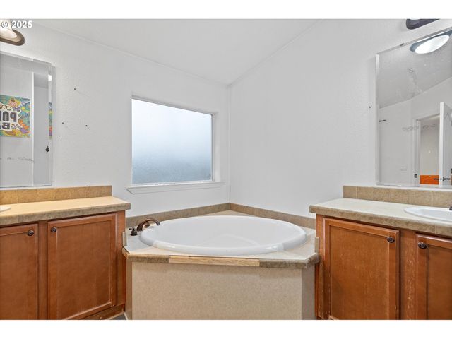 135 Sw WAKONDA BEACH Rd, Waldport, OR 97394