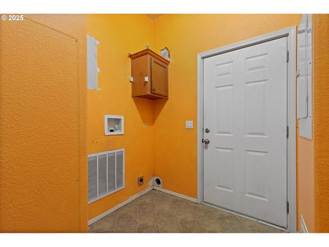 135 Sw WAKONDA BEACH Rd, Waldport, OR 97394