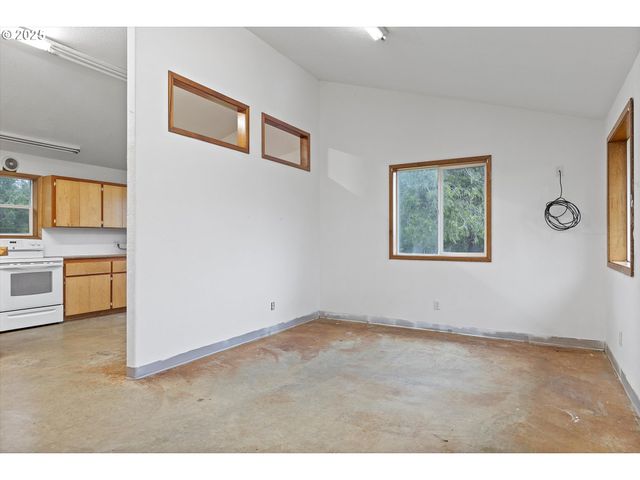 135 Sw WAKONDA BEACH Rd, Waldport, OR 97394