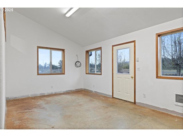 135 Sw WAKONDA BEACH Rd, Waldport, OR 97394