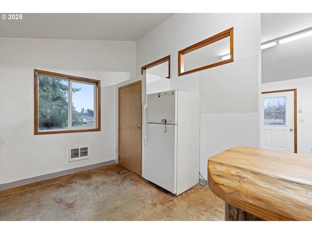 135 Sw WAKONDA BEACH Rd, Waldport, OR 97394