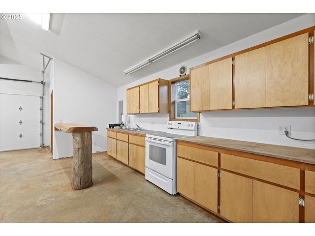 135 Sw WAKONDA BEACH Rd, Waldport, OR 97394