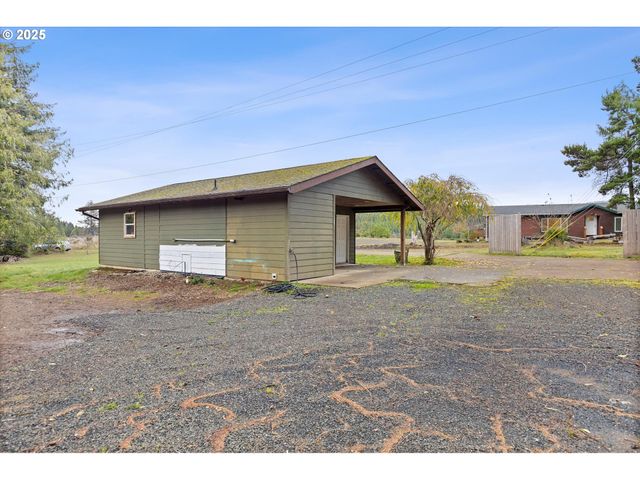 135 Sw WAKONDA BEACH Rd, Waldport, OR 97394