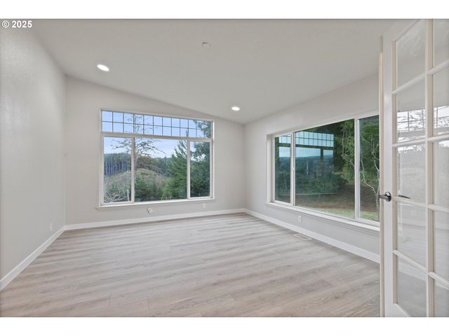 135 Sw WAKONDA BEACH Rd, Waldport, OR 97394