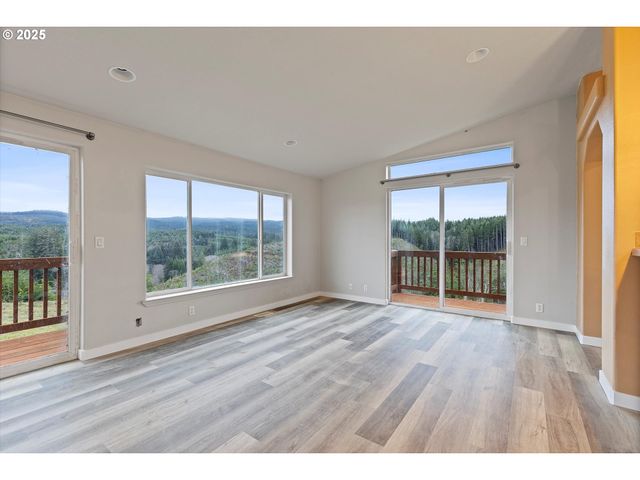 135 Sw WAKONDA BEACH Rd, Waldport, OR 97394