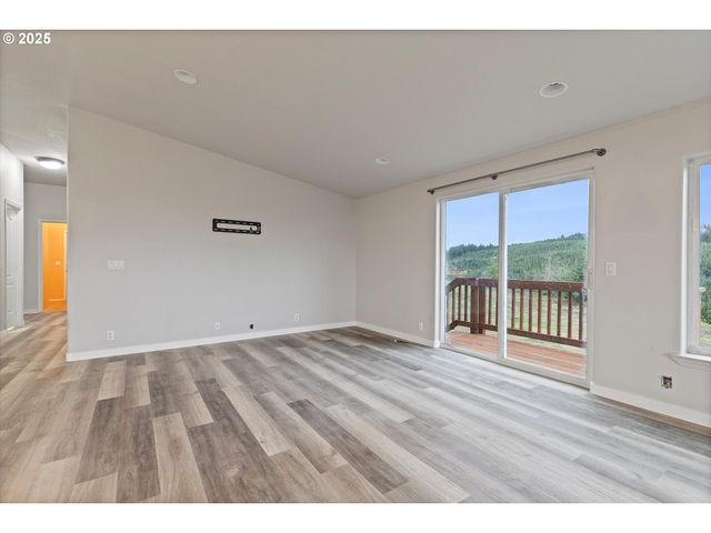 135 Sw WAKONDA BEACH Rd, Waldport, OR 97394