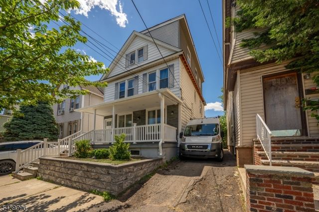 944 Emma St, Elizabeth City, NJ 07201