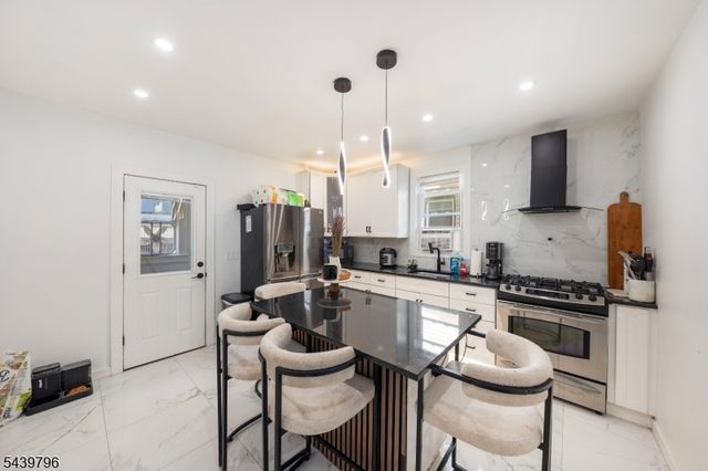 944 Emma St, Elizabeth City, NJ 07201