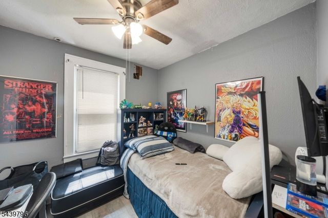 944 Emma St, Elizabeth City, NJ 07201