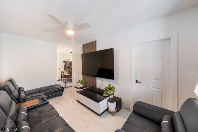 944 Emma St, Elizabeth City, NJ 07201