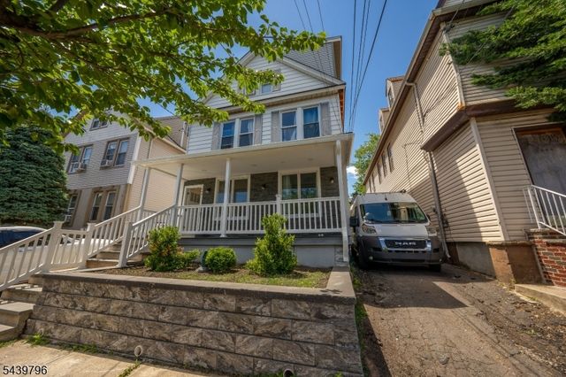 944 Emma St, Elizabeth City, NJ 07201