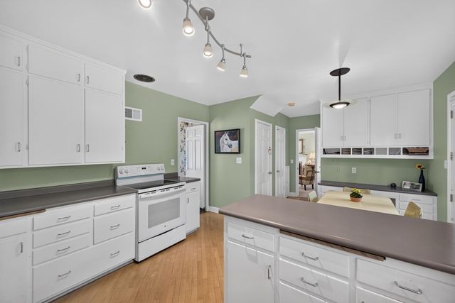 913 10th Street SW, Rochester, MN 55902