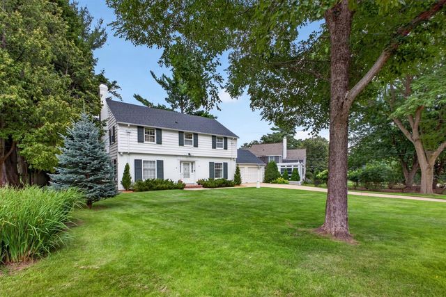 913 10th Street SW, Rochester, MN 55902