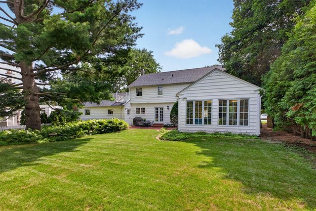 913 10th Street SW, Rochester, MN 55902